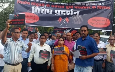 लखनऊ में आतंकवाद के खिलाफ प्रदर्शन:गोमती नगर में सैकड़ों लोगों ने की कड़ी कार्रवाई की मांग, शांतिपूर्ण रहा विरोध