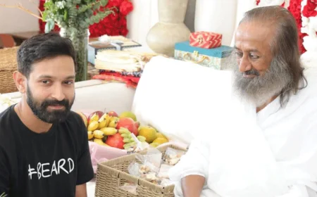 रोल के लिए बढ़ा लिया वजन और बाल:विक्रांत मैसी बनेंगे श्री श्री रविशंकर, कोलंबिया के 52 साल के गृहयुद्ध पर आधारित होगी फिल्म