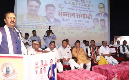 अंबेडकर जयंती पर मथुरा में सम्मान गोष्ठी:डिप्टी सीएम मौर्य बोले- कांग्रेस और सपा की नीतियां रहीं दलित विरोधी