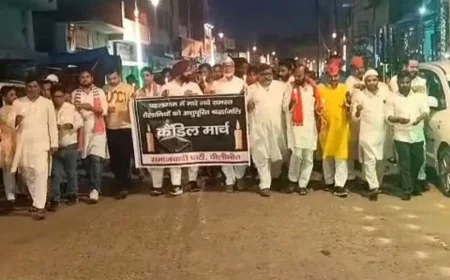 पहलगाम में आतंकी हमले का विरोध:पीलीभीत में सपा ने निकाला कैंडल मार्च, कहा- पाकिस्तान को मिले जवाब